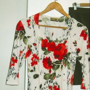 3/$20 | CDW White and Red Rose Pattern Top